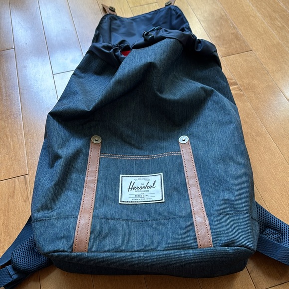 NWT Herschel Retreat 15” Laptop Backpack - Picture 2 of 6
